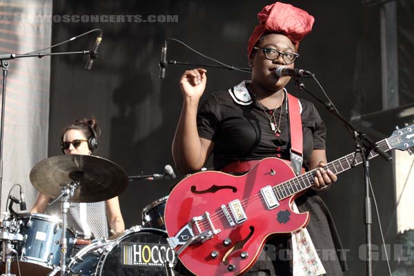 MELISSA LAVEAUX - 2013-07-19 - PARIS - Parvis de l'Hotel de Ville - 